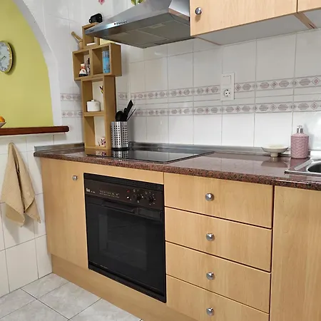 شقة Cozy Retreat With Terrace And Balcony Access