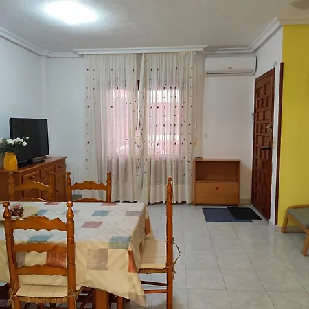 شقة Cozy Retreat With Terrace And Balcony Access *