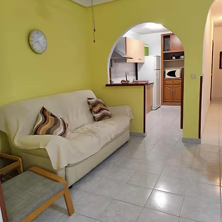 Cozy Retreat With Terrace And Balcony Access تورّيفيِخا