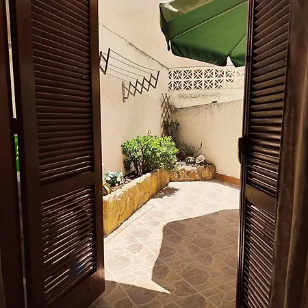 Cozy Retreat With Terrace And Balcony Access شقة