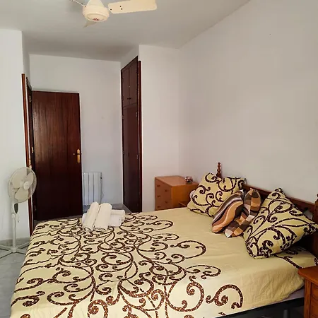 Cozy Retreat With Terrace And Balcony Access شقة *