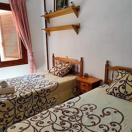 شقة Cozy Retreat With Terrace And Balcony Access *